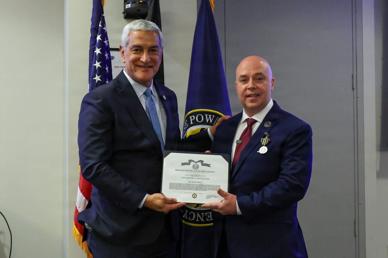 Kevin Kline receives POW /MIA Superior Public Service award